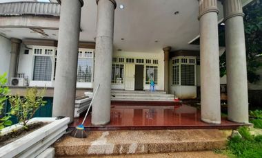 Rumah pusat kota Area Diponegoro Rumah cocok untuk kantor .. ex disewa Kedutaan Polandia Jl Opak Surabaya