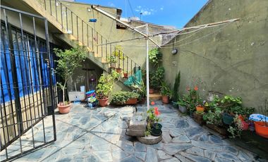 Chalet cuatro ambientes. San Juan. Quincho. Trotadora. Zona comercial.