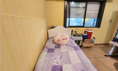 Chalet cuatro ambientes. San Juan. Quincho. Trotadora. Zona comercial.