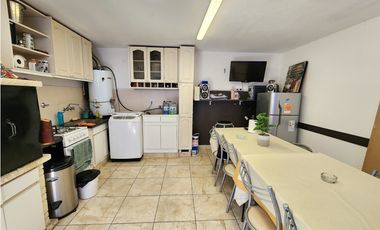 Chalet cuatro ambientes. San Juan. Quincho. Trotadora. Zona comercial.