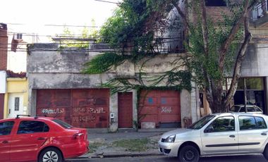 Lote frentista de 9 metros de frente por 16 metros de fondo,