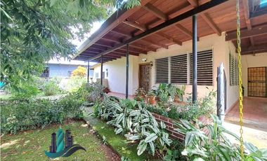 VENDO CASA DE SEGUNDA EN LOTE DE 966M2 DOLEGUITA