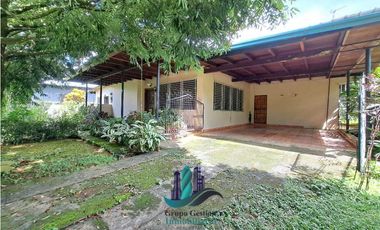 VENDO CASA DE SEGUNDA EN LOTE DE 966M2 DOLEGUITA