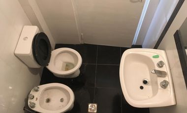 Ph  2 ambientes.Dormitorio, cocina-comedor, baño ,  patio. Proximo a la estacion Excelente estado