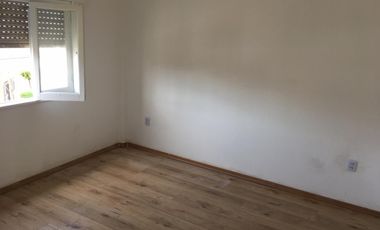 Ph  2 ambientes.Dormitorio, cocina-comedor, baño ,  patio. Proximo a la estacion Excelente estado