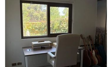 Casa 4D 3B con jardín en Lo Barnechea: Tu refugio en la cordillera