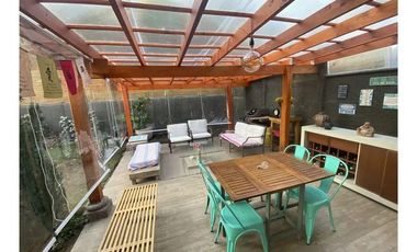 Casa 4D 3B con jardín en Lo Barnechea: Tu refugio en la cordillera