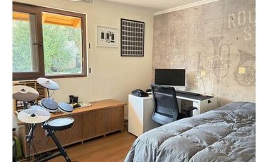 Casa 4D 3B con jardín en Lo Barnechea: Tu refugio en la cordillera