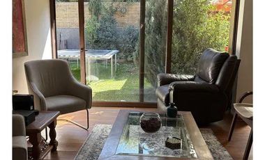 Casa 4D 3B con jardín en Lo Barnechea: Tu refugio en la cordillera