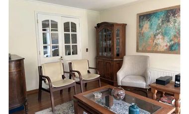 Casa 4D 3B con jardín en Lo Barnechea: Tu refugio en la cordillera