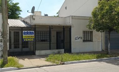 Casa en venta en Gonzalez Catan Centro Calle Simon Perez Nº 4120