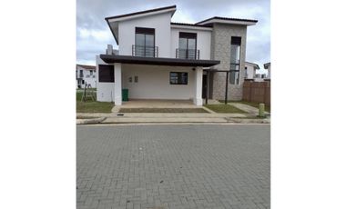 SE VENDE CASA EN COSTA LINDA - COSTA SUR $650,000