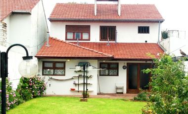 ¡REBAJADO! AMPLIO CHALET  DE 5 AMBIENTES - TOMA PERMUTA menor valor 30%