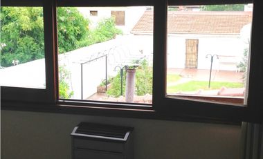 ¡REBAJADO! AMPLIO CHALET  DE 5 AMBIENTES - TOMA PERMUTA menor valor 30%