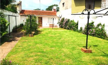 ¡REBAJADO! AMPLIO CHALET  DE 5 AMBIENTES - TOMA PERMUTA menor valor 30%