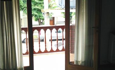¡REBAJADO! AMPLIO CHALET  DE 5 AMBIENTES - TOMA PERMUTA menor valor 30%