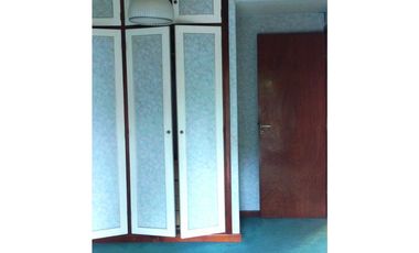 ¡REBAJADO! AMPLIO CHALET  DE 5 AMBIENTES - TOMA PERMUTA menor valor 30%