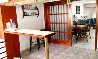 ¡REBAJADO! AMPLIO CHALET  DE 5 AMBIENTES - TOMA PERMUTA menor valor 30%
