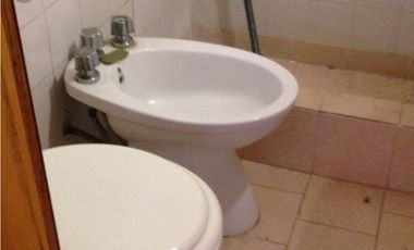 ¡REBAJADO! AMPLIO CHALET  DE 5 AMBIENTES - TOMA PERMUTA menor valor 30%