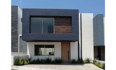 Moderna Casa en venta en Cañadas del Bosque Tres Marías L10 $3,650,000