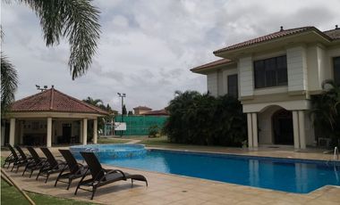 SEA CONFIABLE VENDE CASA EN DORAL