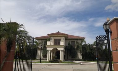 SEA CONFIABLE VENDE CASA EN DORAL
