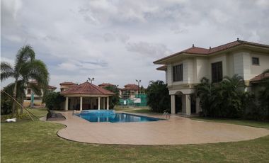 SEA CONFIABLE VENDE CASA EN DORAL