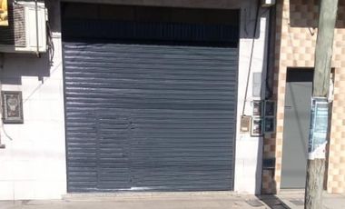 Venta amplio local sobre Av. Crstiania (Dividido en 2)