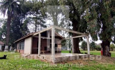 QUINTA CON QUINCHO Y PISCINA, CASA 4 AMBIENTES Y CASA DE CASEROS. PONTEVEDRA, MERLO. ZONA OESTE. BUENOS AIRES