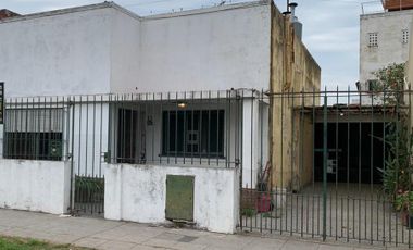 VENTA Casa en Lanús 4 AMBIENTES CON GARAGE OPORTUNIDAD