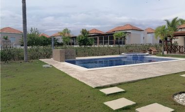 CASA DE PLAYA CON PISCINA PRIVADA POR TEMPORADAS