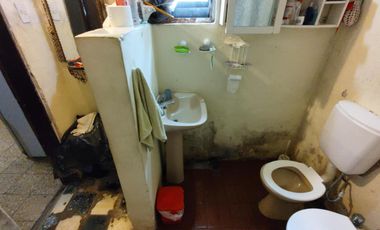 Venta URGENTE Lote con Vivienda en Villa Luzuriaga