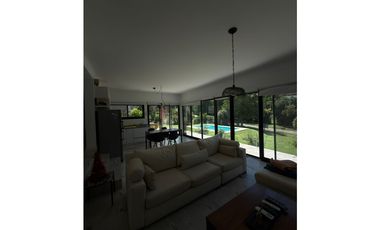 VENTA HERMOSA CASA CON VISTA A LA SIERRA