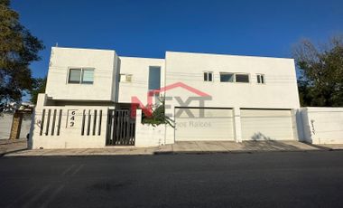 SE RENTA VILLA DE 6 REC CON BAÑO COMPLETO TOTALMENTE AMUEBLADA. CUENTA CON AMPLIOS ESPACIOS COMUNES, UBICADA EN ZONA NORTE, A UNA CUADRA DE CARR SALTILLO - MONTERREY