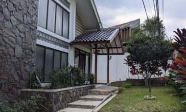 Rumah ASRI Murah View Alam Pegunungan bisa diJadikan Guest House di Ciumbuleuit di Bandung