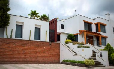 venta casa en real de juriquilla qro, 5 recamaras con alberca y bungaló independiente INDEPENDIENTE!!