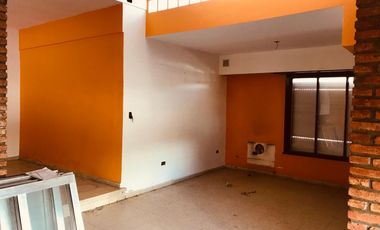 SE VENDE CASA EN AV. CASEROS AL 1200 DE VIEDMA