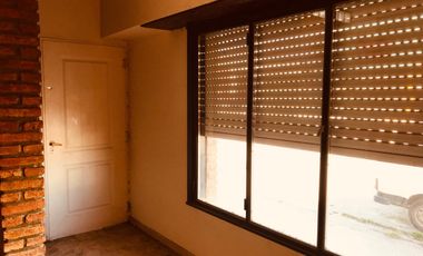 SE VENDE CASA EN AV. CASEROS AL 1200 DE VIEDMA