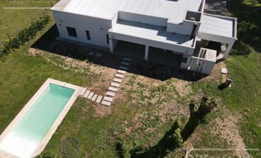 Moderna Casa Quinta a Estrenar en venta a 1 hs de CABA - Estancia Las Malvinas - Brandsen