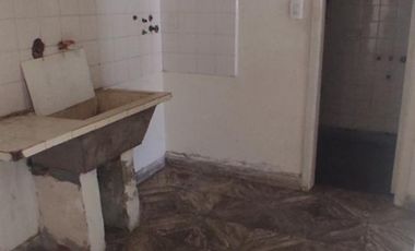 ALQUILO LOCAL COMERCIAL CON DEPTO (AMPLIO TERRENO) NECOCHEA
