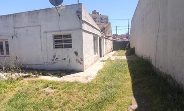 ALQUILO LOCAL COMERCIAL CON DEPTO (AMPLIO TERRENO) NECOCHEA