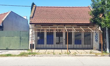 ALQUILO LOCAL COMERCIAL CON DEPTO (AMPLIO TERRENO) NECOCHEA