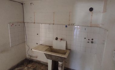 ALQUILO LOCAL COMERCIAL CON DEPTO (AMPLIO TERRENO) NECOCHEA