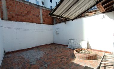 casa en venta en lleras. Cod V30147