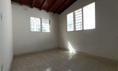 casa en venta en lleras. Cod V30147