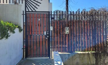 Se vende espaciosa casa cercano a plaza Miraflores