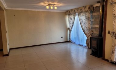 Se vende espaciosa casa cercano a plaza Miraflores