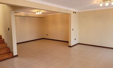 Se vende espaciosa casa cercano a plaza Miraflores