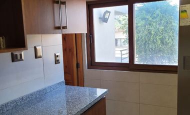 Se vende espaciosa casa cercano a plaza Miraflores