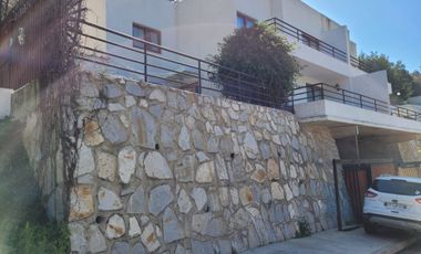 Se vende espaciosa casa cercano a plaza Miraflores